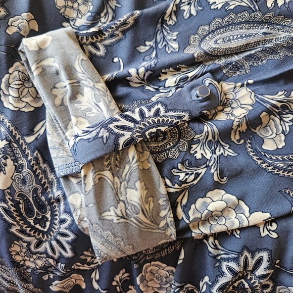 CATO Woman Size XL Tunic Blouse NWOT Liquid Knit Paisley Print Roll Tab Sleeve - Picture 7 of 8